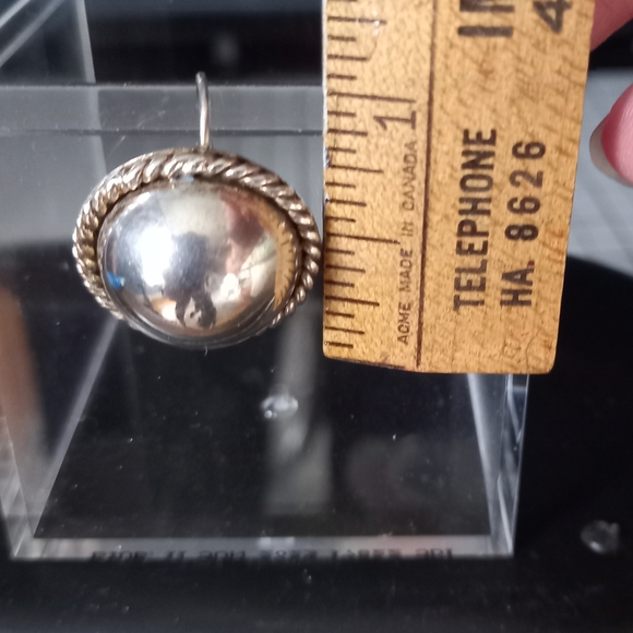 Sterling Silver Dome Twist Rope Border Earrings. - Picture 3 of 4